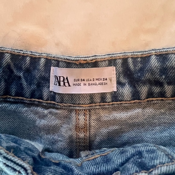 Zara high waisted jeans shorts - Picture 3 of 3